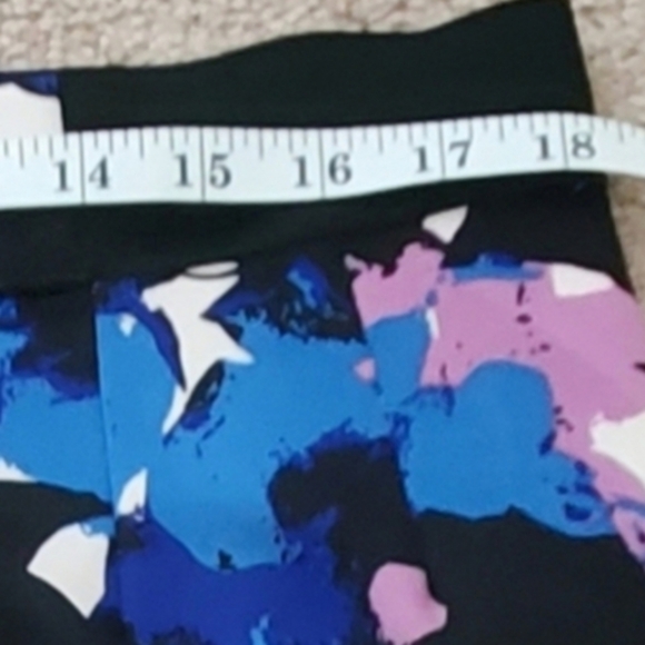 Worthington Blue Purple Abstract Black Skirt 16 NWT - Picture 2 of 7